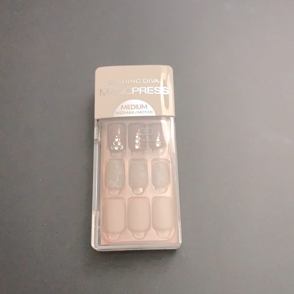 Dashing Diva • Press On Nails